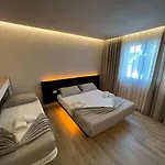 The Wish House Апартаменты Голем